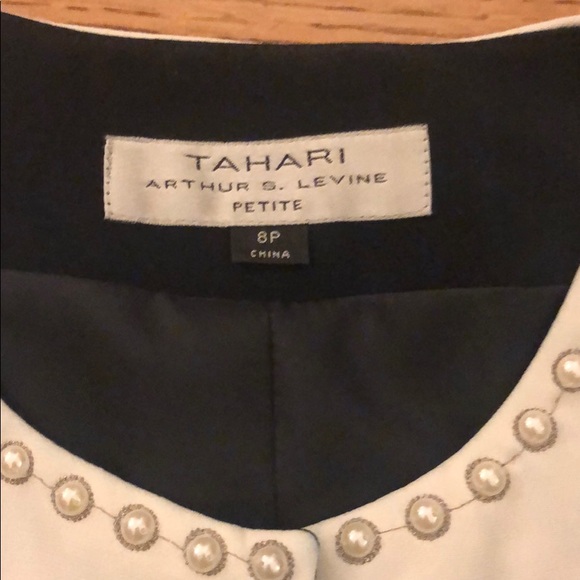 Tahari black with white pearl collar blazer sz:8P - Picture 3 of 7